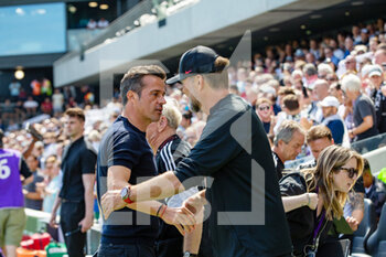 2022-08-06 - Fulham manager Marco Silva greets Liverpool manager Jurgen Klopp before the English championship Premier League football match between Fulham and Liverpool on August 6, 2022 at Craven Cottage in London, England - FOOTBALL - ENGLISH CHAMP - FULHAM V LIVERPOOL - ENGLISH PREMIER LEAGUE - SOCCER