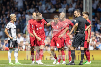 2022-08-06 - Liverpool midfielder Thiago Alcantara (6) injured during the English championship Premier League football match between Fulham and Liverpool on August 6, 2022 at Craven Cottage in London, England - FOOTBALL - ENGLISH CHAMP - FULHAM V LIVERPOOL - ENGLISH PREMIER LEAGUE - SOCCER