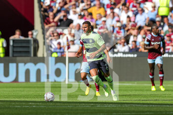 2022-08-07 - Kyle Walker (2) of Manchester City during the English championship Premier League football match between West Ham United and Manchester City on August 7, 2022 at the London Stadium in London, England - FOOTBALL - ENGLISH CHAMP - WEST HAM V MANCHESTER CITY - ENGLISH PREMIER LEAGUE - SOCCER