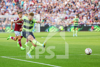 2022-08-07 - Kevin De Bruyne (17) of Manchester City during the English championship Premier League football match between West Ham United and Manchester City on August 7, 2022 at the London Stadium in London, England - FOOTBALL - ENGLISH CHAMP - WEST HAM V MANCHESTER CITY - ENGLISH PREMIER LEAGUE - SOCCER