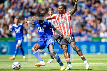 2022-08-07 - Leicester City midfielder Wilfred Ndidi, Brentford forward Ivan Toney during the English championship Premier League football match between Leicester City and Brentford on August 7, 2022 at the King Power Stadium in Leicester, England - FOOTBALL - ENGLISH CHAMP - LEICESTER V BRENTFORD - ENGLISH PREMIER LEAGUE - SOCCER