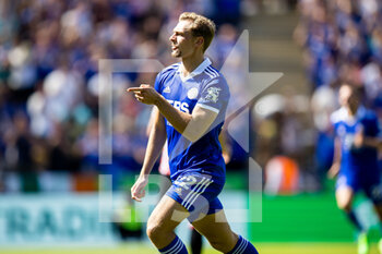 2022-08-07 - Leicester City midfielder Kiernan Dewsbury-Hall (22) scores and celebrates 2-0 during the English championship Premier League football match between Leicester City and Brentford on August 7, 2022 at the King Power Stadium in Leicester, England - FOOTBALL - ENGLISH CHAMP - LEICESTER V BRENTFORD - ENGLISH PREMIER LEAGUE - SOCCER