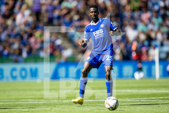 2022-08-07 - Leicester City midfielder Wilfred Ndidi during the English championship Premier League football match between Leicester City and Brentford on August 7, 2022 at the King Power Stadium in Leicester, England - FOOTBALL - ENGLISH CHAMP - LEICESTER V BRENTFORD - ENGLISH PREMIER LEAGUE - SOCCER