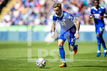 2022-08-07 - Leicester City midfielder James Maddison during the English championship Premier League football match between Leicester City and Brentford on August 7, 2022 at the King Power Stadium in Leicester, England - FOOTBALL - ENGLISH CHAMP - LEICESTER V BRENTFORD - ENGLISH PREMIER LEAGUE - SOCCER