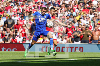 2022-08-13 - Gabriel Martinelli (11) of Arsenal tussles with Timoty Castagne (27) of Leicester City during the English championship Premier League football match between Arsenal and Leicester City on August 13, 2022 at the Emirates Stadium in London, England - FOOTBALL - ENGLISH CHAMP - ARSENAL V LEICESTER - ENGLISH PREMIER LEAGUE - SOCCER
