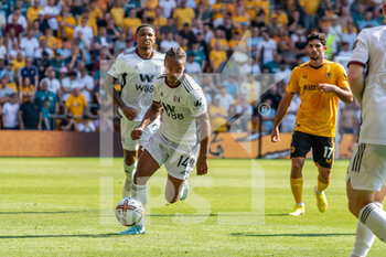2022-08-13 - Fulham midfielder Bobby Reid during the English championship Premier League football match between Wolverhampton Wanderers and Fulham on August 13, 2022 at Molineux in Wolverhampton, England - FOOTBALL - ENGLISH CHAMP - WOLVERHAMPTON V FULHAM - ENGLISH PREMIER LEAGUE - SOCCER