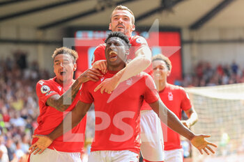 2022-08-14 - Taiwo Awoniyi (9) of Nottingham Forest celebrates his goal 1-0 with teammates during the English championship Premier League football match between Nottingham Forest and West Ham United on August 14, 2022 at the City Ground in Nottingham, England - FOOTBALL - ENGLISH CHAMP - NOTTINGHAM FOREST V WEST HAM - ENGLISH PREMIER LEAGUE - SOCCER