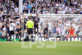 2022-08-20 - Fulham midfielder Andreas Pereira (18) free-kick during the English championship Premier League football match between Fulham and Brentford on August 20, 2022 at Craven Cottage in London, England - FOOTBALL - ENGLISH CHAMP - FULHAM V BRENTFORD - ENGLISH PREMIER LEAGUE - SOCCER