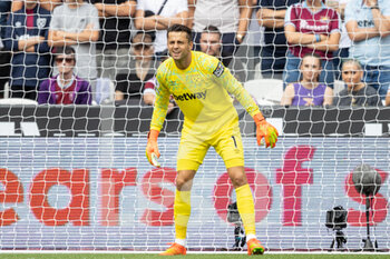2022-08-21 - West Ham United goalkeeper Lukasz Fabianski during the English championship Premier League football match between West Ham United and Brighton and Hove Albion on August 21, 2022 at the London Stadium in London, England - FOOTBALL - ENGLISH CHAMP - WEST HAM V BRIGHTON - ENGLISH PREMIER LEAGUE - SOCCER