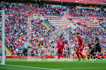 2022-08-27 - Bournemouth's goalkeeper Mark Travers (1) saves a shot during the English championship Premier League football match between Liverpool and Bournemouth on August 27, 2022 at Anfield in Liverpool, England - FOOTBALL - ENGLISH CHAMP - LIVERPOOL V BOURNEMOUTH - ENGLISH PREMIER LEAGUE - SOCCER
