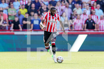 2022-08-27 - Josh Dasilva (10) of Brentford during the English championship Premier League football match between Brentford and Everton on August 27, 2022 at Gtech Community Stadium in Brentford, England - FOOTBALL - ENGLISH CHAMP - BRENTFORD V EVERTON - ENGLISH PREMIER LEAGUE - SOCCER
