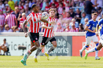 2022-08-27 - Ivan Toney (17) of Brentford during the English championship Premier League football match between Brentford and Everton on August 27, 2022 at Gtech Community Stadium in Brentford, England - FOOTBALL - ENGLISH CHAMP - BRENTFORD V EVERTON - ENGLISH PREMIER LEAGUE - SOCCER