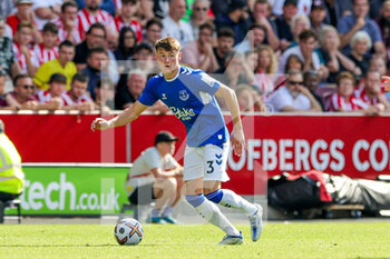 2022-08-27 - Nathan Patterson (3) of Everton during the English championship Premier League football match between Brentford and Everton on August 27, 2022 at Gtech Community Stadium in Brentford, England - FOOTBALL - ENGLISH CHAMP - BRENTFORD V EVERTON - ENGLISH PREMIER LEAGUE - SOCCER