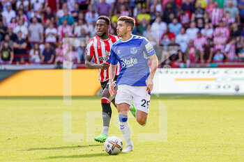 2022-08-27 - Ruben Vinagre (29) of Everton during the English championship Premier League football match between Brentford and Everton on August 27, 2022 at Gtech Community Stadium in Brentford, England - FOOTBALL - ENGLISH CHAMP - BRENTFORD V EVERTON - ENGLISH PREMIER LEAGUE - SOCCER