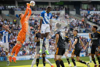 2022-08-27 - Leeds United goalkeeper Illan Meslier (1) saves during the English championship Premier League football match between Brighton and Hove Albion and Leeds United on August 27, 2022 at the American Express Community Stadium in Brighton and Hove, England - FOOTBALL - ENGLISH CHAMP - BRIGHTON V LEEDS - ENGLISH PREMIER LEAGUE - SOCCER
