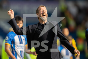 2022-08-27 - Graham Potter, Manager of Brighton & Hove Albion FC celebrates at full time during the English championship Premier League football match between Brighton and Hove Albion and Leeds United on August 27, 2022 at the American Express Community Stadium in Brighton and Hove, England - FOOTBALL - ENGLISH CHAMP - BRIGHTON V LEEDS - ENGLISH PREMIER LEAGUE - SOCCER
