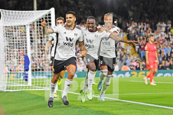 2022-08-30 - Fulham forward Aleksandar Mitrovic (9) celebrates his goal 1-0 with teammates during the English championship Premier League football match between Fulham and Brighton and Hove Albion on August 30, 2022 at Craven Cottage in London, England - FOOTBALL - ENGLISH CHAMP - FULHAM V BRIGHTON - ENGLISH PREMIER LEAGUE - SOCCER