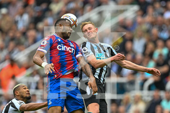 2022-09-03 - Crystal Palace's Jordan Ayew and Newcastle's Sean Longstaff during the Premier League match between Newcastle United and Crystal Palace at St. James’ Park, Newcastle, England on 3 September 2022. Photo Malcolm Mackenzie / ProSportsImages / DPPI - FOOTBALL - ENGLISH CHAMP - NEWCASTLE V CRYSTAL PALACE - ENGLISH PREMIER LEAGUE - SOCCER