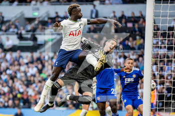 2022-09-17 - Davinson Sanchez (6) of Tottenham Hotspur collision with Leicester City Goalkeeper Danny Ward (1) during the Premier League match between Tottenham Hotspur and Leicester City at Tottenham Hotspur Stadium, London, United Kingdom on 17 September 2022. Photo Jane Stokes / ProSportsImages / DPPI - FOOTBALL - ENGLISH CHAMP - TOTTENHAM V LEICESTER - ENGLISH PREMIER LEAGUE - SOCCER