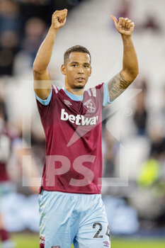 2022-10-01 - West Ham United defender Thilo Kehrer (24) thanking the supporters following the English championship Premier League football match between West Ham United and Wolverhampton Wanderers on October 1, 2022 at the London Stadium in London, England - FOOTBALL - ENGLISH CHAMP - WEST HAM V WOLVERHAMPTON - ENGLISH PREMIER LEAGUE - SOCCER
