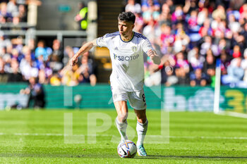2022-10-09 - Marc Roca (8) of Leeds United during the English championship Premier League football match between Crystal Palace and Leeds United on October 9, 2022 at Selhurst Park in London, England - FOOTBALL - ENGLISH CHAMP - CRYSTAL PALACE V LEEDS - ENGLISH PREMIER LEAGUE - SOCCER