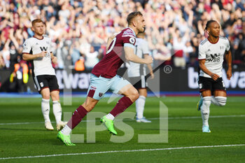 2022-10-09 - West Ham United forward Jarrod Bowen celebrates his goal 1-1 during the English championship Premier League football match between West Ham United and Fulham on October 9, 2022 at the London Stadium in London, England - FOOTBALL - ENGLISH CHAMP - WEST HAM V FULHAM - ENGLISH PREMIER LEAGUE - SOCCER