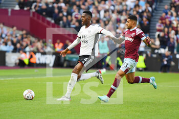 2022-10-09 - Fulham defender Tosin Adarabioyo (4) and West Ham United defender Emerson Palmieri (33) during the English championship Premier League football match between West Ham United and Fulham on October 9, 2022 at the London Stadium in London, England - FOOTBALL - ENGLISH CHAMP - WEST HAM V FULHAM - ENGLISH PREMIER LEAGUE - SOCCER