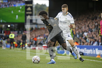 2022-10-16 - Arsenal midfielder Bukayo Saka (7) and Leeds midfielder Mateusz Klich during the English championship Premier League football match between Leeds United and Arsenal on October 16, 2022 at Elland Road in Leeds, England - FOOTBALL - ENGLISH CHAMP - LEEDS V ARSENAL - ENGLISH PREMIER LEAGUE - SOCCER
