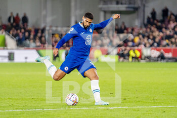 2022-10-19 - Chelsea midfielder Ruben Loftus-Cheek during the English championship Premier League football match between Brentford and Chelsea on October 19, 2022 at Gtech Community Stadium in Brentford, England - FOOTBALL - ENGLISH CHAMP - BRENTFORD V CHELSEA - ENGLISH PREMIER LEAGUE - SOCCER