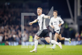 2022-10-20 - Fulham midfielder Harrison Reed (6) celebrates his goal 1-0 during the English championship Premier League football match between Fulham and Aston Villa on October 20, 2022 at Craven Cottage in London, England - FOOTBALL - ENGLISH CHAMP - FULHAM V ASTON VILLA - ENGLISH PREMIER LEAGUE - SOCCER