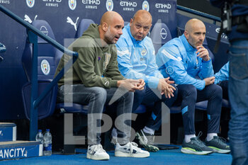 2022-10-22 - Manchester City manager Pep Guardiola talks with Manchester City assistant manager Rodolfo Borrell, Manchester City first team coach Enzo Maresca during the English championship Premier League football match between Manchester City and Brighton and Hove Albion on October 22, 2022 at the Etihad Stadium in Manchester, England - FOOTBALL - ENGLISH CHAMP - MANCHESTER CITY V BRIGHTON - ENGLISH PREMIER LEAGUE - SOCCER