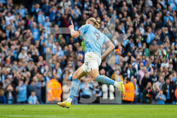 2022-10-22 - Manchester City forward Erling Haaland (9) celebrates his goal 2-0 during the English championship Premier League football match between Manchester City and Brighton and Hove Albion on October 22, 2022 at the Etihad Stadium in Manchester, England - FOOTBALL - ENGLISH CHAMP - MANCHESTER CITY V BRIGHTON - ENGLISH PREMIER LEAGUE - SOCCER
