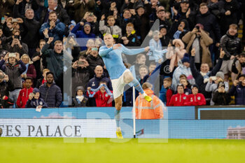 2022-11-05 - Manchester City forward Erling Haaland (9) scores and celebrates 2-1 during the English championship Premier League football match between Manchester City and Fulham on November 5, 2022 at the Etihad Stadium in Manchester, England - FOOTBALL - ENGLISH CHAMP - MANCHESTER CITY V FULHAM - ENGLISH PREMIER LEAGUE - SOCCER
