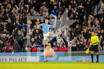 2022-11-05 - Manchester City forward Erling Haaland (9) scores and celebrates 2-1 during the English championship Premier League football match between Manchester City and Fulham on November 5, 2022 at the Etihad Stadium in Manchester, England - FOOTBALL - ENGLISH CHAMP - MANCHESTER CITY V FULHAM - ENGLISH PREMIER LEAGUE - SOCCER