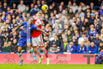 2022-11-06 - Oleksandr Zinchenko (35) of Arsenal and Raheem Sterling (17) of Chelsea during the English championship Premier League football match between Chelsea and Arsenal on November 5, 2022 at Stamford Bridge in London, England - FOOTBALL - ENGLISH CHAMP - CHELSEA V ARSENAL - ENGLISH PREMIER LEAGUE - SOCCER