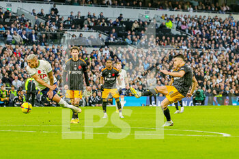 2022-11-12 - Marc Roca (8) of Leeds United shoots towards the goal during the English championship Premier League football match between Tottenham Hotspur and Leeds United on November 12, 2022 at Tottenham Hotspur Stadium in London, England - FOOTBALL - ENGLISH CHAMP - TOTTENHAM V LEEDS - ENGLISH PREMIER LEAGUE - SOCCER