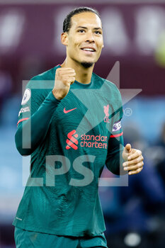2022-12-26 - Liverpool defender Virgil van Dijk (4) celebrates at full time during the English championship Premier League football match between Aston Villa and Liverpool on December 26, 2022 at Villa Park in Birmingham, England - FOOTBALL - ENGLISH CHAMP - ASTON VILLA V LIVERPOOL - ENGLISH PREMIER LEAGUE - SOCCER