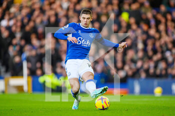 2022-12-26 - Everton's Vitaliy Mykolenko during the English championship Premier League football match between Everton and Wolverhampton Wanderers on December 26, 2022 at Goodison Park in Liverpool, England - FOOTBALL - ENGLISH CHAMP - EVERTON V WOLVERHAMPTON - ENGLISH PREMIER LEAGUE - SOCCER