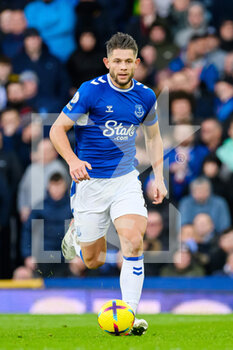 2022-12-26 - Everton's James Tarkowski during the English championship Premier League football match between Everton and Wolverhampton Wanderers on December 26, 2022 at Goodison Park in Liverpool, England - FOOTBALL - ENGLISH CHAMP - EVERTON V WOLVERHAMPTON - ENGLISH PREMIER LEAGUE - SOCCER