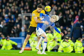 2022-12-26 - Wolves Max Kilman wins a header against Everton's Anthony Gordon during the English championship Premier League football match between Everton and Wolverhampton Wanderers on December 26, 2022 at Goodison Park in Liverpool, England - FOOTBALL - ENGLISH CHAMP - EVERTON V WOLVERHAMPTON - ENGLISH PREMIER LEAGUE - SOCCER