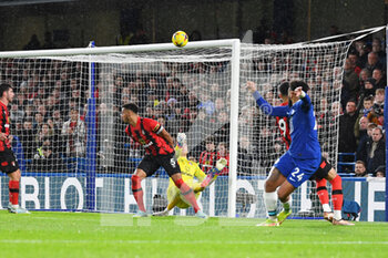 2022-12-27 - AFC Bournemouth goalkeeper Mark Travers makes a save from Chelsea defender Reece James during the English championship Premier League football match between Chelsea and Bournemouth on December 27, 2022 at Stamford Bridge in London, England - FOOTBALL - ENGLISH CHAMP - CHELSEA V BOURNEMOUTH - ENGLISH PREMIER LEAGUE - SOCCER