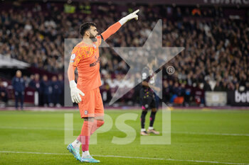 2022-12-30 - Brentford goalkeeper David Raya during the English championship Premier League football match between West Ham United and Brentford on December 30, 2022 at the London Stadium in London, England - FOOTBALL - ENGLISH CHAMP - WEST HAM V BRENTFORD - ENGLISH PREMIER LEAGUE - SOCCER