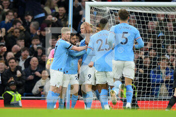 2022-12-31 - Manchester City forward Erling Haland (9) celebrates his goal 1-0 with his team mates during the English championship Premier League football match between Manchester City and Everton on 31 December 2022 at the Etihad Stadium in Manchester, England - FOOTBALL - ENGLISH CHAMP - MANCHESTER CITY V EVERTON - ENGLISH PREMIER LEAGUE - SOCCER
