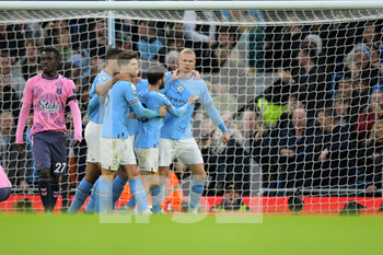 2022-12-31 - Manchester City forward Erling Haland (9) celebrates his goal 1-0 with his team mates during the English championship Premier League football match between Manchester City and Everton on 31 December 2022 at the Etihad Stadium in Manchester, England - FOOTBALL - ENGLISH CHAMP - MANCHESTER CITY V EVERTON - ENGLISH PREMIER LEAGUE - SOCCER