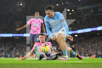 2022-12-31 - Manchester City midfielder Jack Grealish (10) takes on Everton defender Nathan Patterson during the English championship Premier League football match between Manchester City and Everton on 31 December 2022 at the Etihad Stadium in Manchester, England - FOOTBALL - ENGLISH CHAMP - MANCHESTER CITY V EVERTON - ENGLISH PREMIER LEAGUE - SOCCER