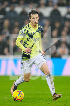 2022-12-31 - Leeds United Brenden Aaronson during the English championship Premier League football match between Newcastle United and Leeds United on 31 December 2022 at St James park in Newcastle, England - FOOTBALL - ENGLISH CHAMP - NEWCASTLE V LEEDS - ENGLISH PREMIER LEAGUE - SOCCER