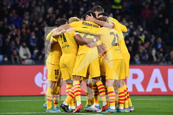 2022-02-24 - Barcelona's defender Jordi Alba celebrates with teammates after scoring the 0-1 goal  - SSC NAPOLI VS FC BARCELLONA - UEFA EUROPA LEAGUE - SOCCER