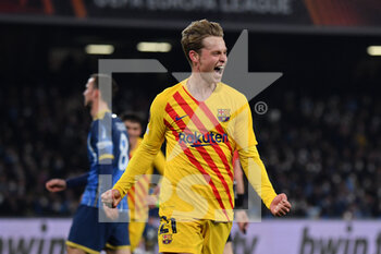 2022-02-24 - Barcelona's midfielder Frenkie de Jong jubilates after scoring the 0-2 goal - SSC NAPOLI VS FC BARCELLONA - UEFA EUROPA LEAGUE - SOCCER