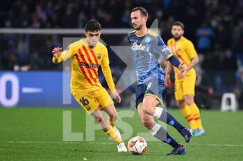 2022-02-24 - Napoli's midfielder Fabian Ruiz in action against Barcelona's midfielder Pedri  - SSC NAPOLI VS FC BARCELLONA - UEFA EUROPA LEAGUE - SOCCER