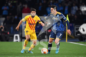 2022-02-24 - Barcelona's defender Jordi Alba and Napoli's midfielder Eljif Elmas in action  - SSC NAPOLI VS FC BARCELLONA - UEFA EUROPA LEAGUE - SOCCER